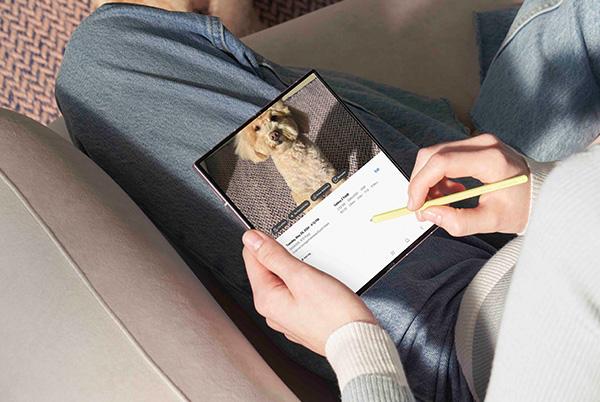 person using samsung galaxy z fold6 phone writing notes with s pen