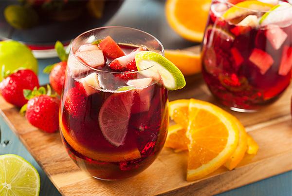 sangria cocktail with slices of fruit