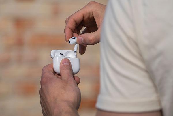 AirPods