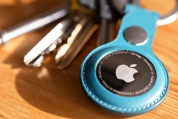 a blue keychain with an Apple Airtag 2 on it