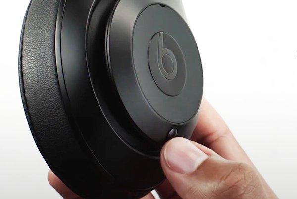 Bose headphones with teh reset button being pressed