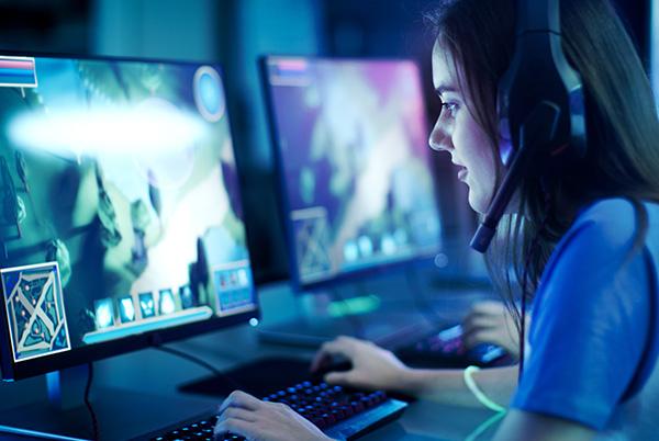 Woman gaming PC