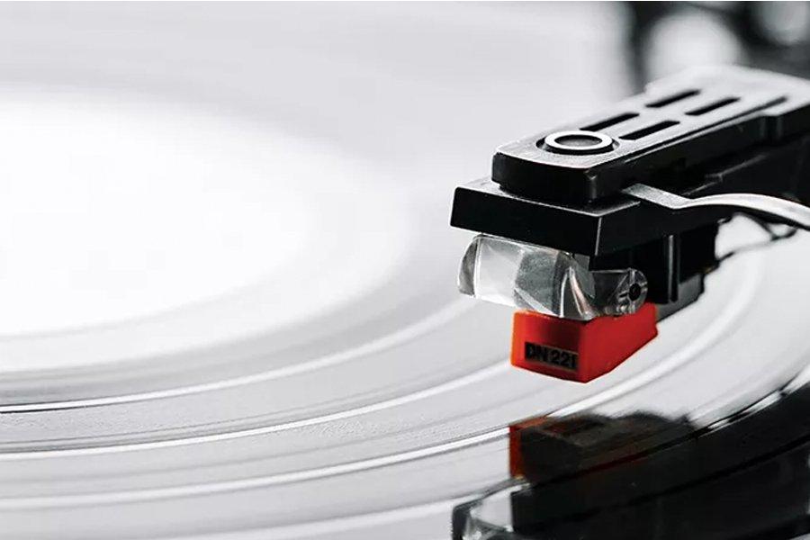 Close up of a needle on a record player 