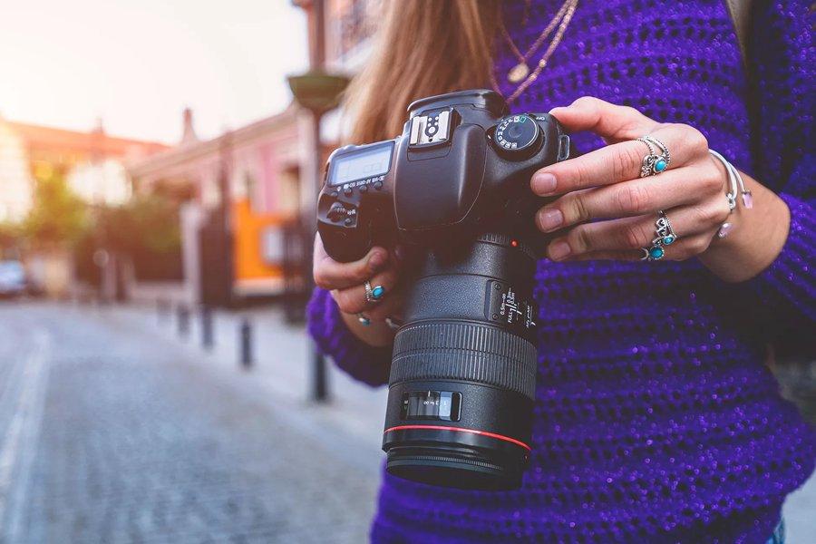 Women are holding cameras and set function of camera