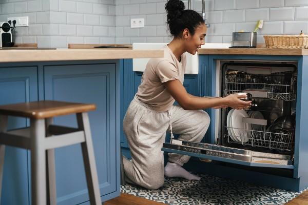 Dishwasher lady