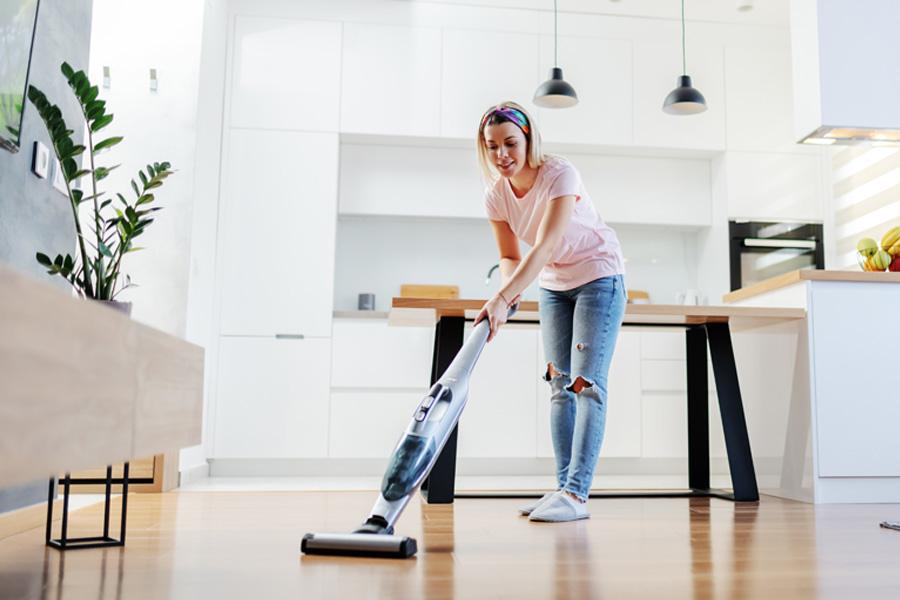 Cleaning laminate flooring