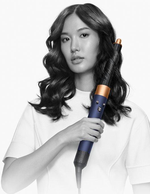 Woman curling her hair with a Dyson Airwrap