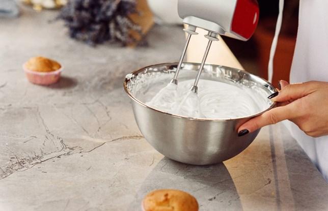 Hand mixer