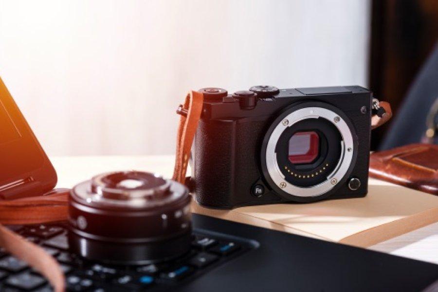 Mirrorless cameras