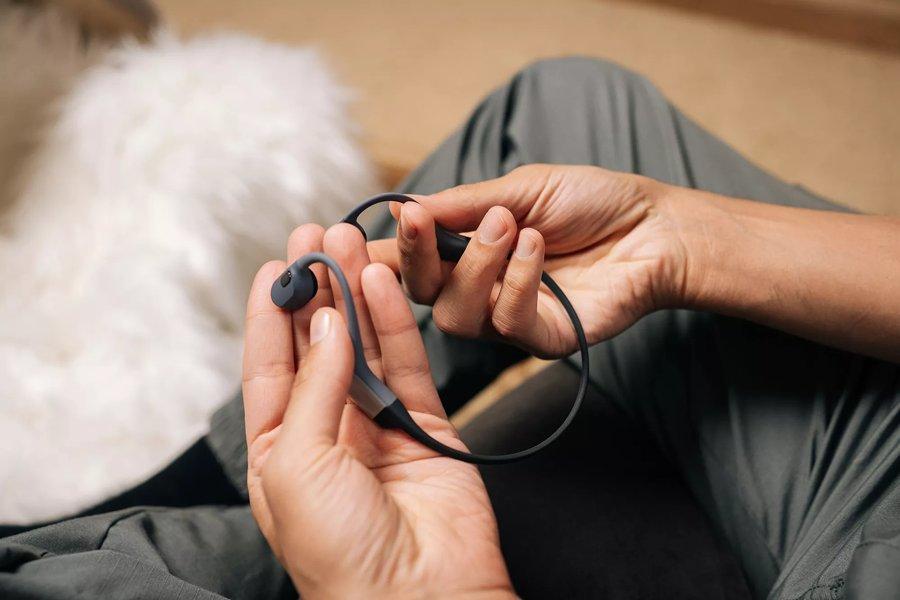 Ear headphones