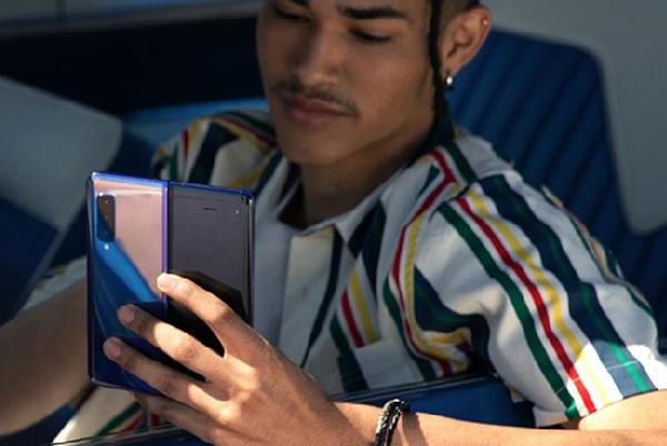 Samsung Galaxy Fold lifestyle