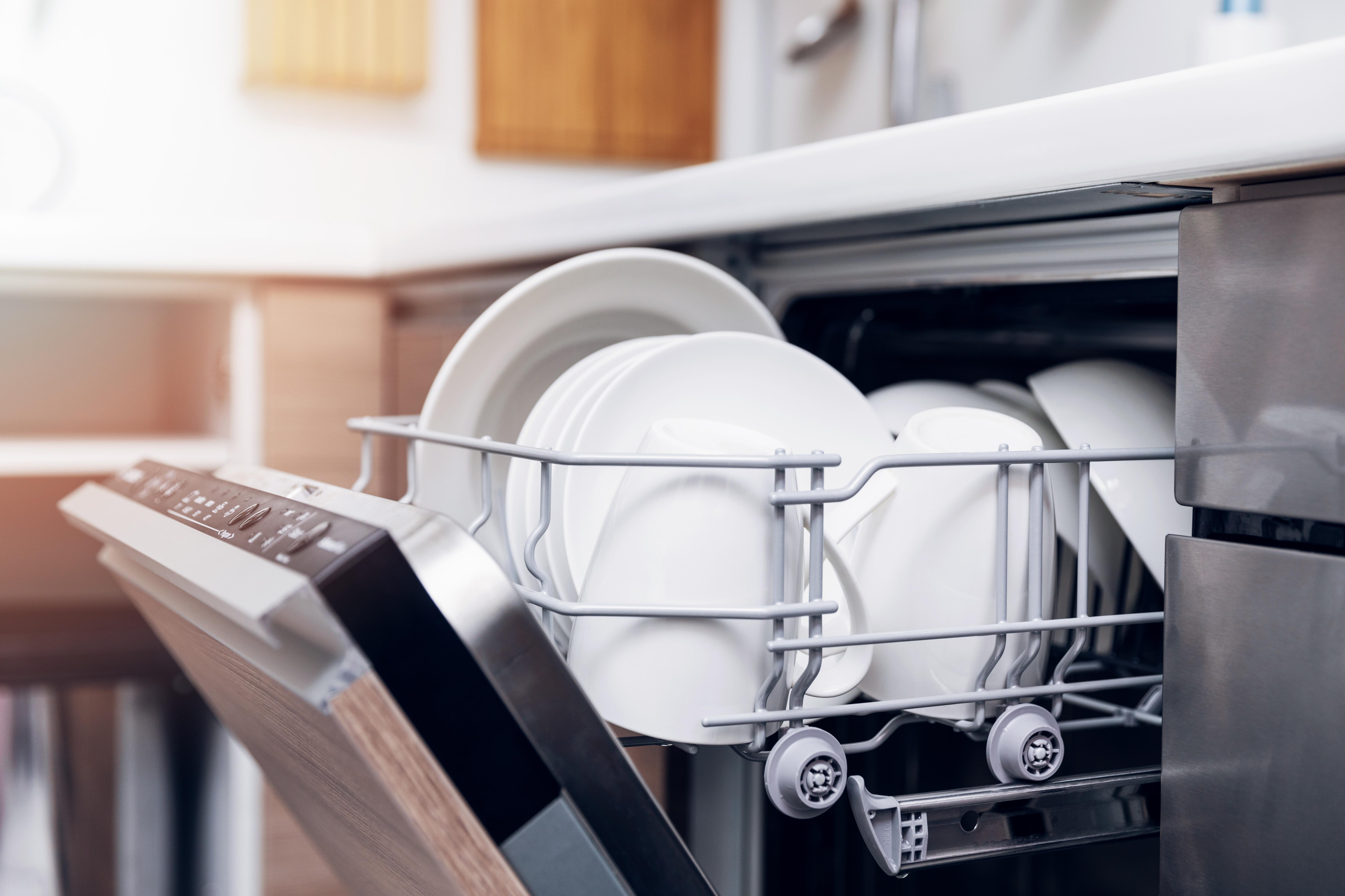 Dishwasher salt: what is it and what does it do?