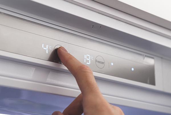 Adjusting fridge temperature