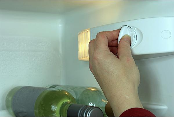 Adjusting fridge temperature