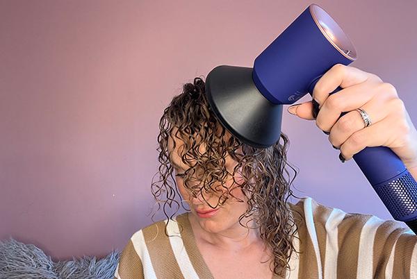 Sionice dried her hair with the Dyson
