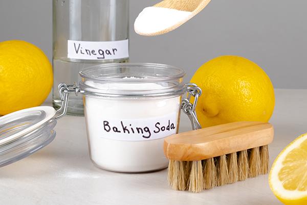 Baking soda, lemon and vinegar for cleaning