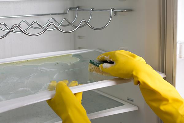 Cleaning up mess in fridge