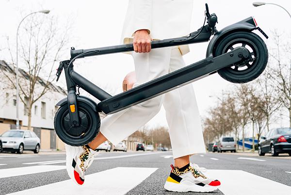 Folding e-scooter