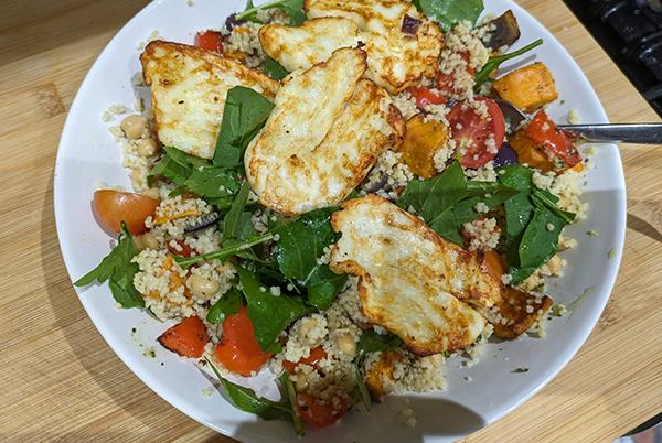 Halloumi salad