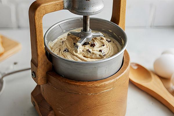 a food processor with ice cream in it