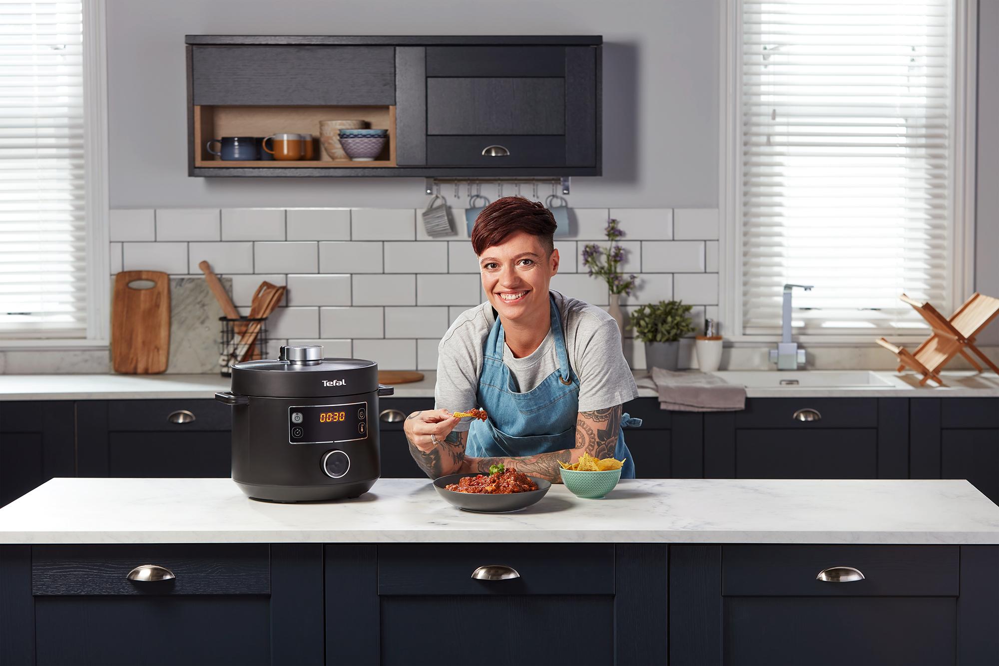 https://media.currys.biz/i/currysprod/techtalk-jack-monroe-veg-chilli-hero